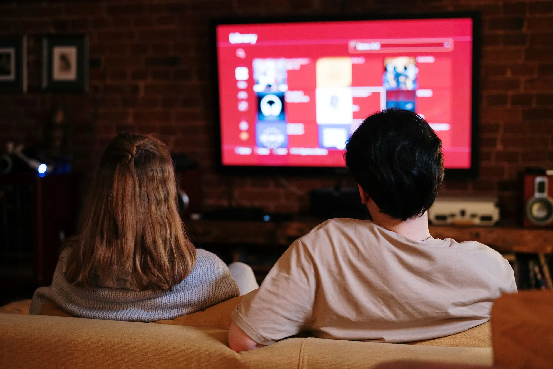 Yeni Nesil TV’ler: Hangi Teknolojiye Yatırım Yapmalı?